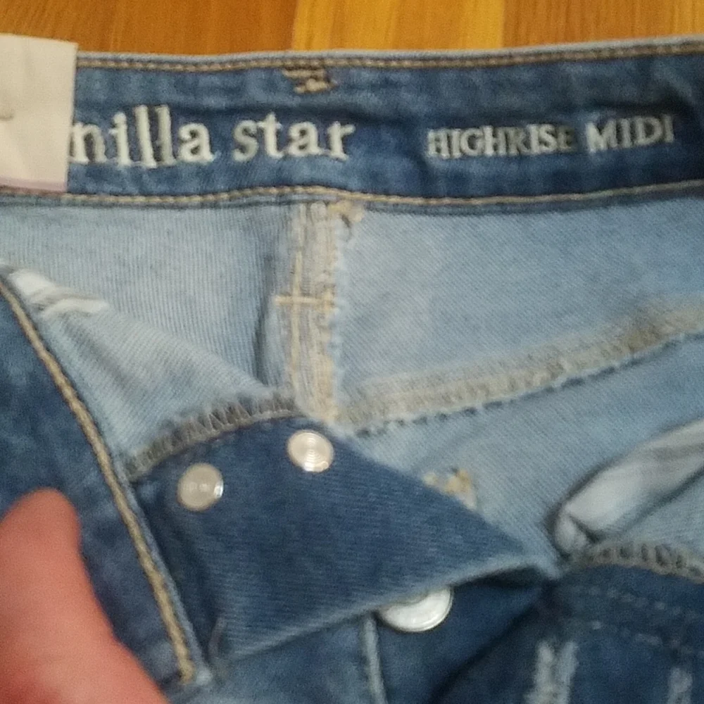 NWT Vanilla star high rise midi jean shorts